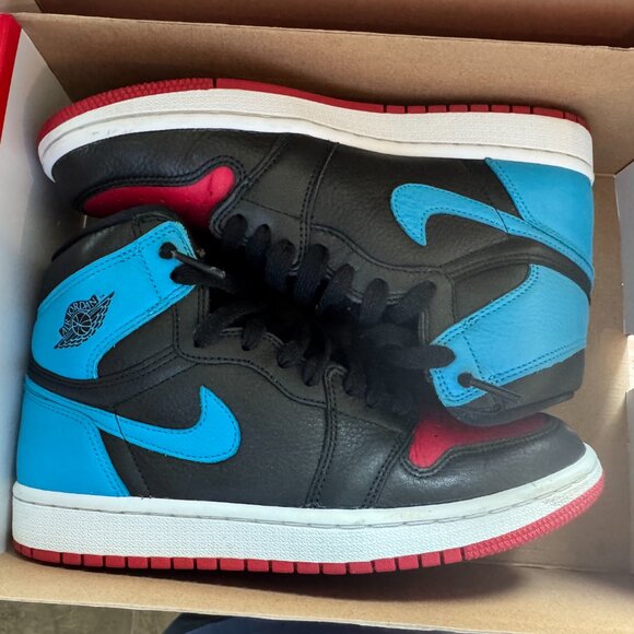 Jordan 1 Retro High NC to Chi (Women's) - Picture 2 of 6